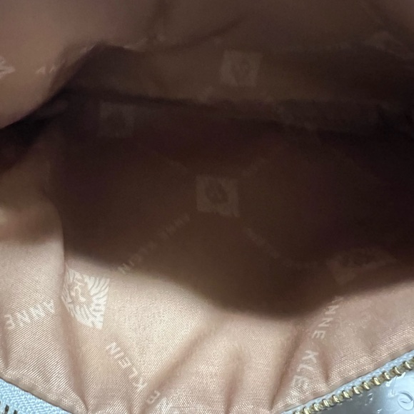 Anne Klein wristlet - Picture 4 of 4